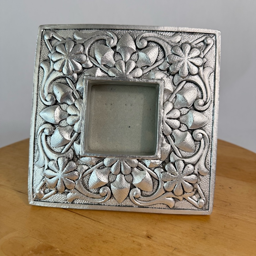 Vintage Signed 1995 UDC Silvertone Embossed Floral Leaf Small Ornate Photo Frame